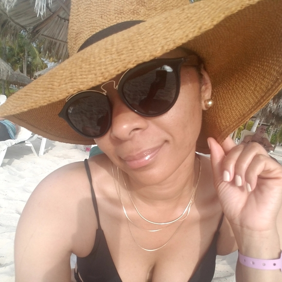 Ray-Ban sunglasses w/ Ray-Ban case - Picture 4 of 5